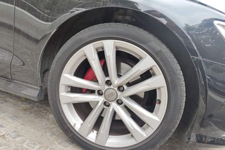 Used Audi A6L 2018 30th Anniversary Edition 35 TFSI Sport Edition Right Front Wheel Hub