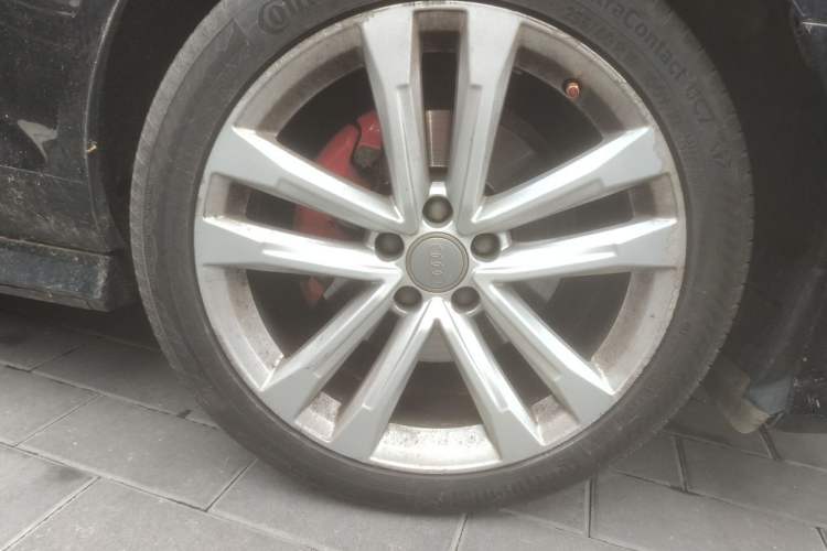 Used Audi A6L 2018 30th Anniversary Edition 35 TFSI Sport Edition Right Front Wheel Hub