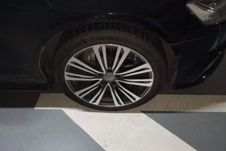Used Audi A6L 2018 35 TFSI Collector's Edition Right Front Wheel Hub