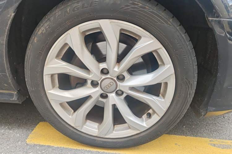 Used Audi A6L 2018 30th Anniversary Edition 35 TFSI Fashion Model Right Front Wheel Hub