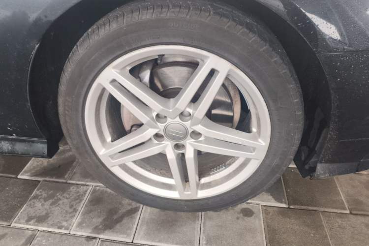Used Audi A6L 2018 30th Anniversary Edition 30 FSI Style Model Right Front Wheel Hub