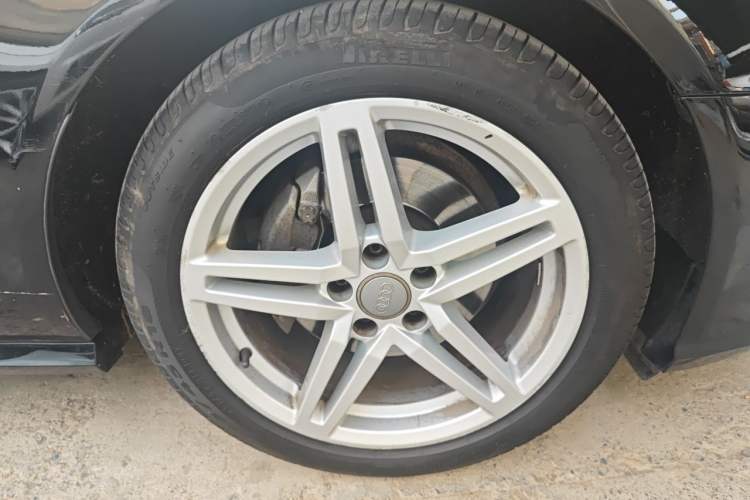 Used Audi A6L 2018 30th Anniversary Edition 30 FSI Style Model Right Front Wheel Hub