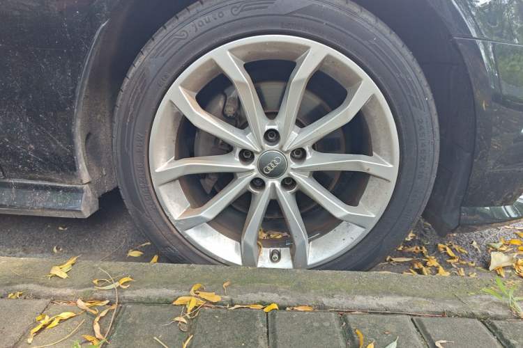 Used Audi A6L 2018 30th Anniversary Edition TFSI Trendy Model Right Front Wheel Hub