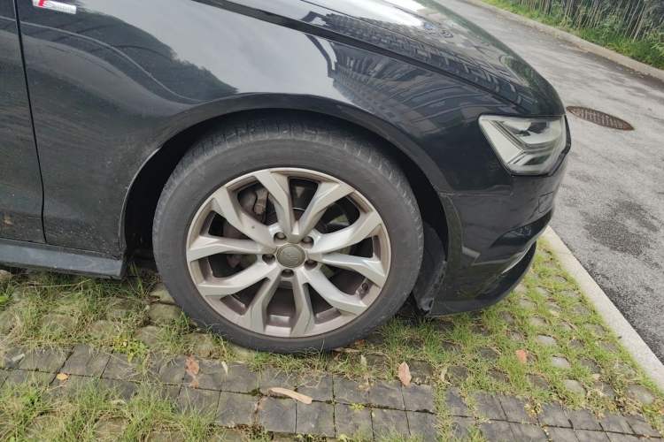 Used Audi A6L 2018 30th Anniversary Edition 35 TFSI Fashion Model Right Front Wheel Hub