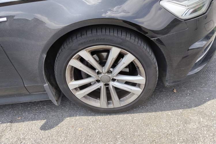 Used Audi A6L 2018 30th Anniversary Edition 35 TFSI Sport Edition Right Front Wheel Hub