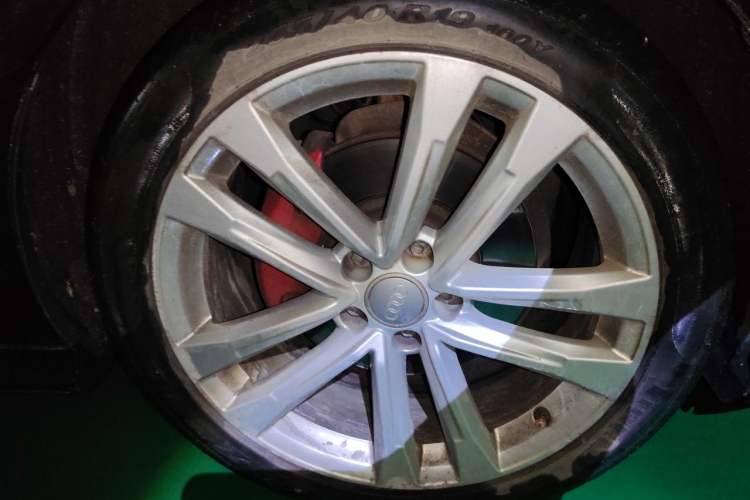 Used Audi A6L 2018 30th Anniversary Edition 35 TFSI Sport Edition Right Front Wheel Hub