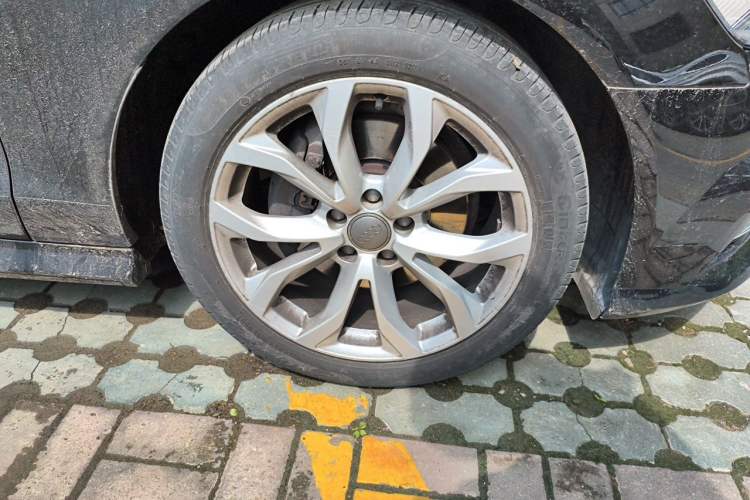 Used Audi A6L 2018 30th Anniversary Edition 35 TFSI Fashion Model Right Front Wheel Hub