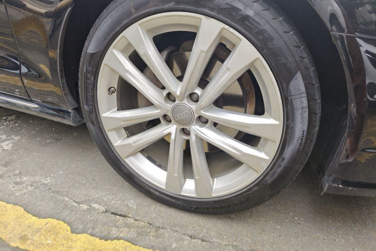 Used Audi A6L 2018 30th Anniversary Edition TFSI Trendy Model Right Front Wheel Hub