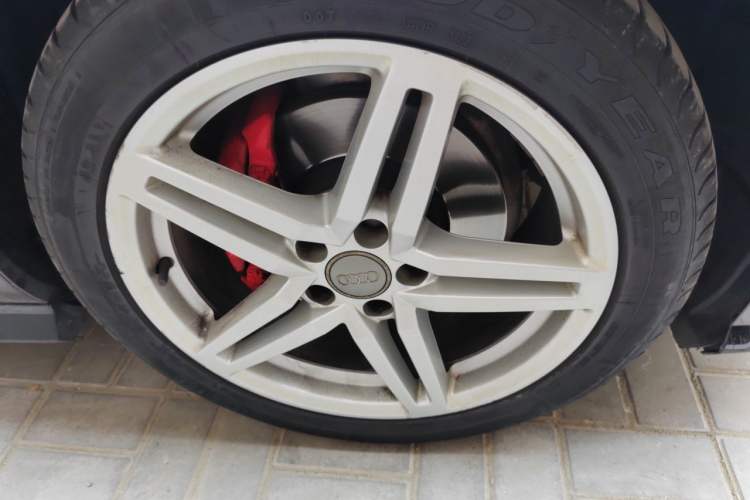 Used Audi A6L 2018 30th Anniversary Edition 30 FSI Style Model Right Front Wheel Hub