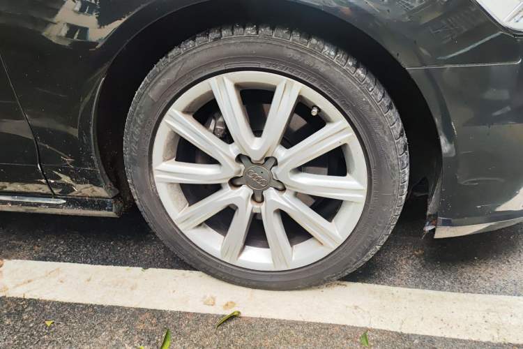 Used Audi A6L 2018 30th Anniversary Edition TFSI Trendy Model Right Front Wheel Hub