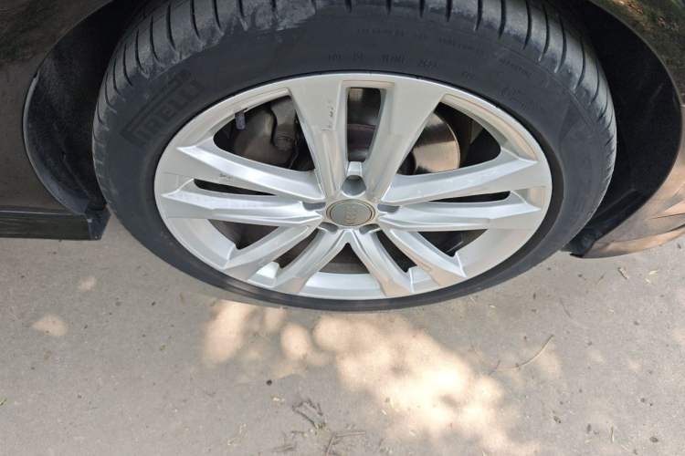 Used Audi A6L 2018 30th Anniversary Edition 35 TFSI Sport Edition Right Front Wheel Hub