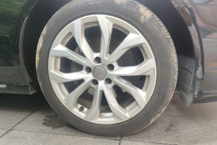 Used Audi A6L 2018 30th Anniversary Edition 35 TFSI Fashion Model Right Front Wheel Hub