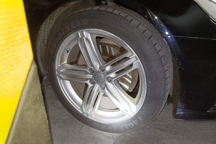 Used Audi A6L 2018 30th Anniversary Edition 35 TFSI Fashion Model Right Front Wheel Hub