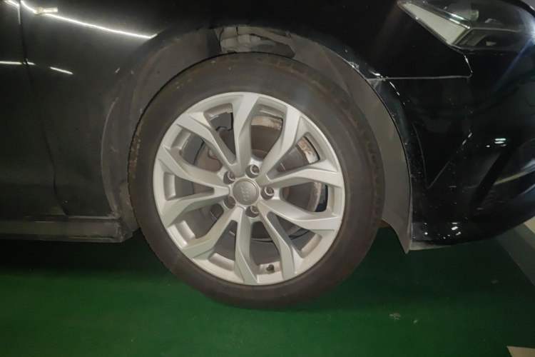 Used Audi A6L 2018 30th Anniversary Edition 35 TFSI Fashion Model Right Front Wheel Hub