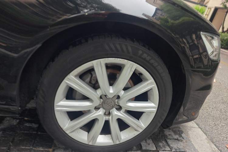 Used Audi A6L 2018 30th Anniversary Edition TFSI Trendy Model Right Front Wheel Hub