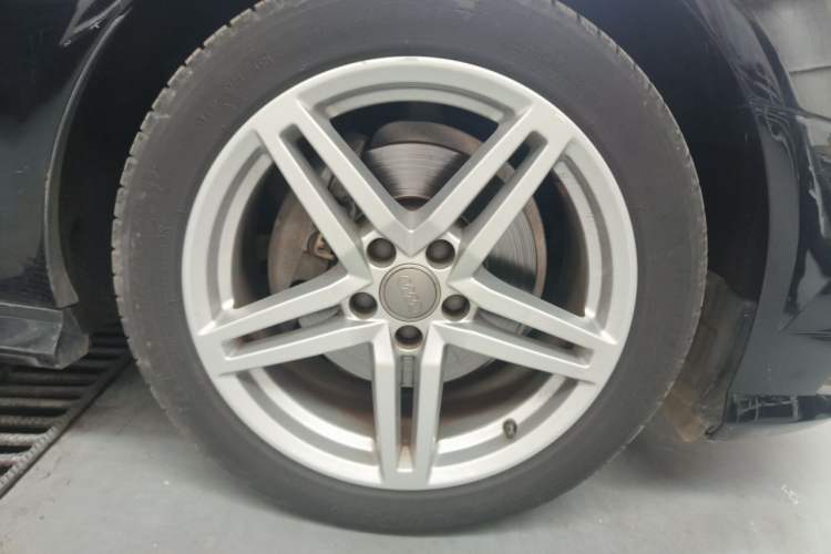 Used Audi A6L 2018 30th Anniversary Edition 30 FSI Style Model Right Front Wheel Hub