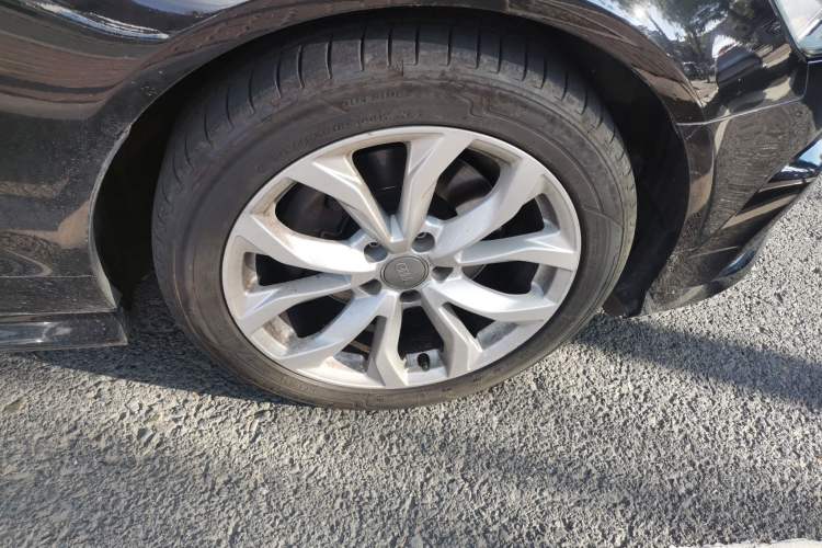 Used Audi A6L 2018 30th Anniversary Edition 35 TFSI Fashion Model Right Front Wheel Hub