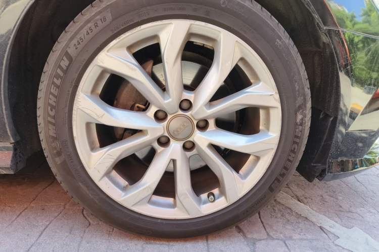 Used Audi A6L 2018 30th Anniversary Edition 35 TFSI Fashion Model Right Front Wheel Hub