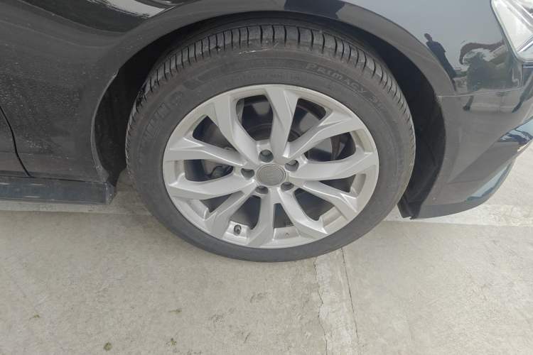 Used Audi A6L 2018 35 TFSI Collector's Edition Right Front Wheel Hub