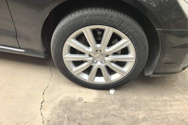 Used Audi A6L 2018 30th Anniversary Edition TFSI Trendy Model Right Front Wheel Hub