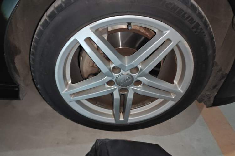 Used Audi A6L 2018 30th Anniversary Edition 30 FSI Style Model Right Front Wheel Hub