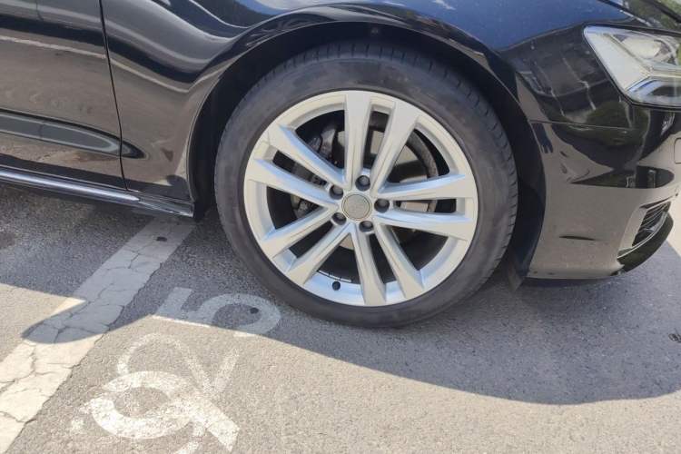 Used Audi A6L 2018 30th Anniversary Edition 35 TFSI Sport Edition Right Front Wheel Hub