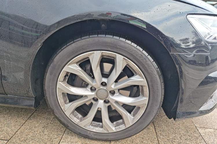 Used Audi A6L 2018 30th Anniversary Edition 35 TFSI Fashion Model Right Front Wheel Hub