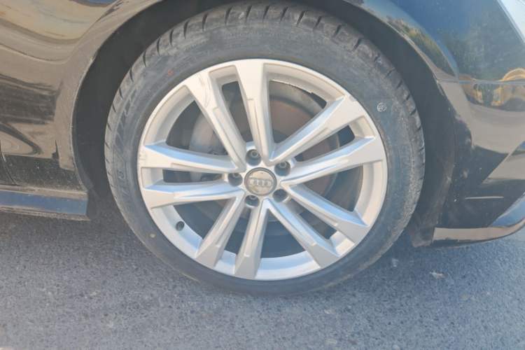 Used Audi A6L 2018 30th Anniversary Edition 35 TFSI Fashion Model Right Front Wheel Hub