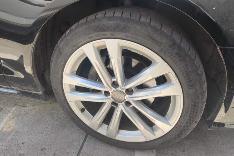 Used Audi A6L 2018 30th Anniversary Edition TFSI Trendy Model Right Front Wheel Hub