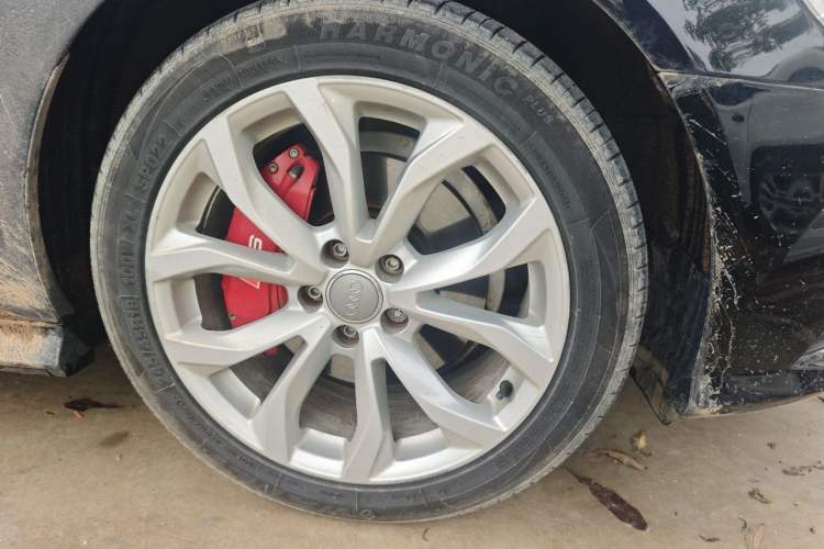Used Audi A6L 2018 30th Anniversary Edition 35 TFSI Fashion Model Right Front Wheel Hub