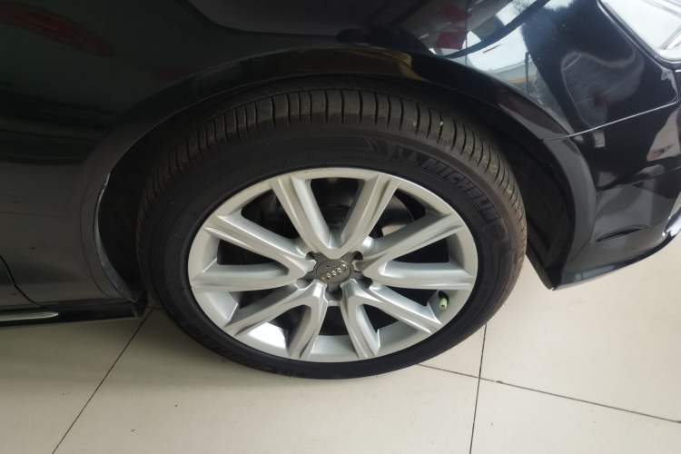 Used Audi A6L 2018 30th Anniversary Edition TFSI Trendy Model Right Front Wheel Hub