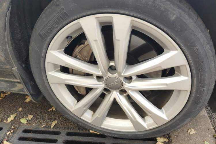 Used Audi A6L 2018 30th Anniversary Edition 45 TFSI quattro Luxury Model Right Front Wheel Hub