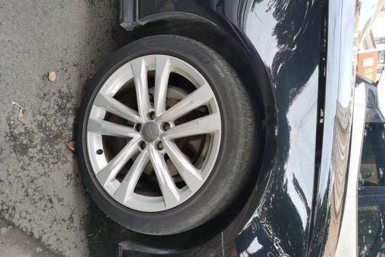 Used Audi A6L 2018 30th Anniversary Edition 35 TFSI Fashion Model Right Front Wheel Hub