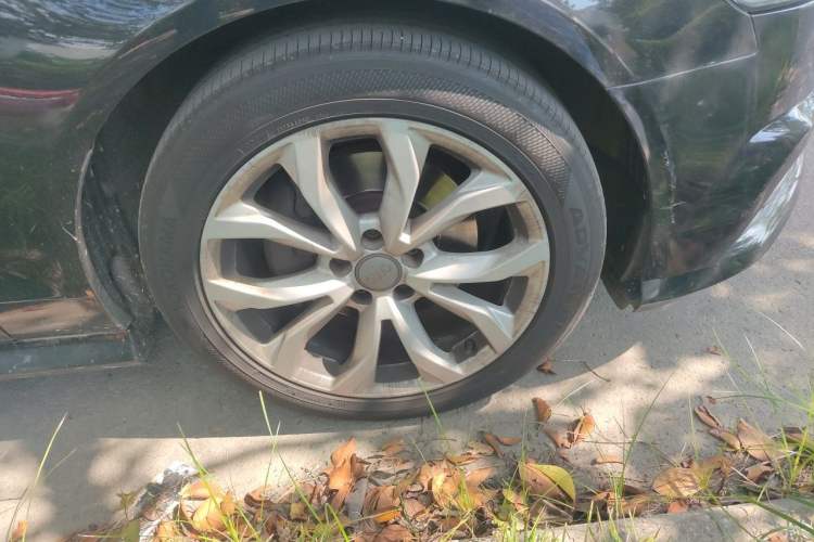 Used Audi A6L 2018 30th Anniversary Edition 35 TFSI Fashion Model Right Front Wheel Hub