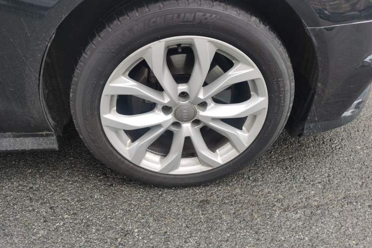 Used Audi A6L 2018 30th Anniversary Edition 35 TFSI Fashion Model Right Front Wheel Hub