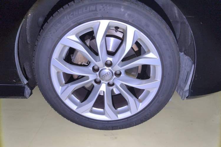 Used Audi A6L 2018 30th Anniversary Edition 35 TFSI Fashion Model Right Front Wheel Hub