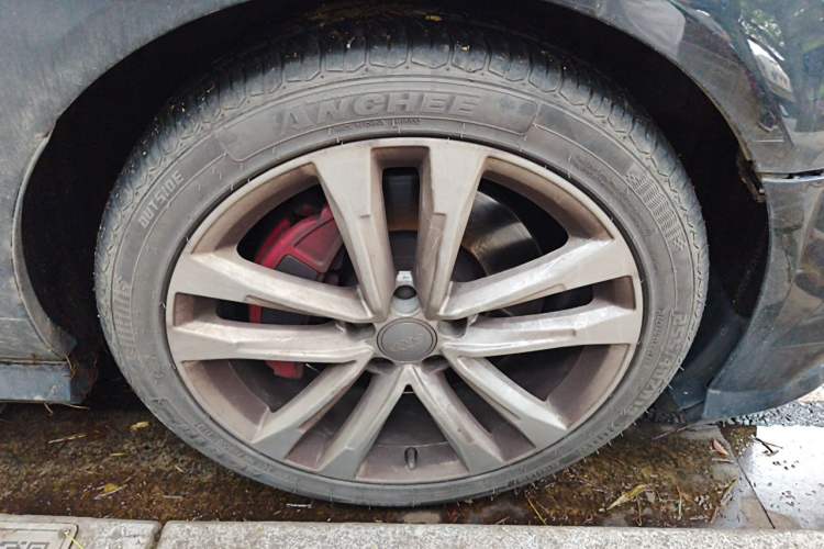 Used Audi A6L 2018 30th Anniversary Edition 45 TFSI quattro Sport model Right Front Wheel Hub