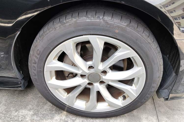 Used Audi A6L 2018 30th Anniversary Edition 35 TFSI Fashion Model Right Front Wheel Hub