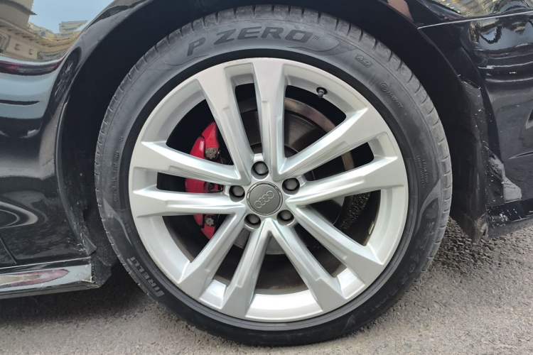 Used Audi A6L 2018 30th Anniversary Edition 35 TFSI Sport Edition Right Front Wheel Hub