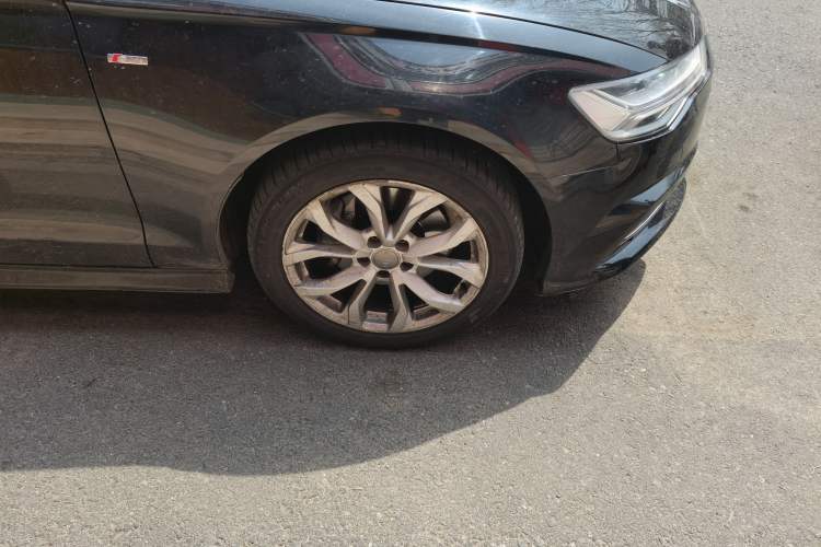 Used Audi A6L 2018 30th Anniversary Edition 35 TFSI Fashion Model Right Front Wheel Hub