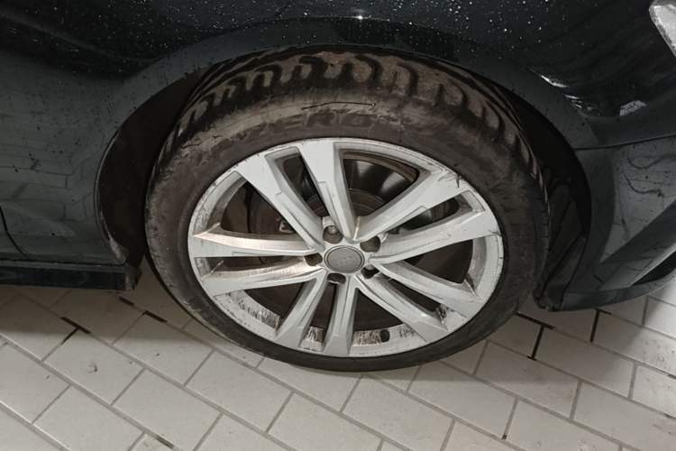 Used Audi A6L 2018 30th Anniversary Edition 35 TFSI Fashion Model Right Front Wheel Hub