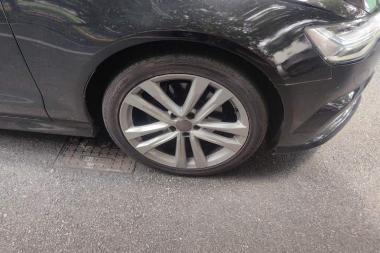 Used Audi A6L 2018 30th Anniversary Edition 35 TFSI Sport Edition Right Front Wheel Hub
