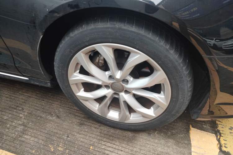 Used Audi A6L 2018 30th Anniversary Edition 35 TFSI Fashion Model Right Front Wheel Hub