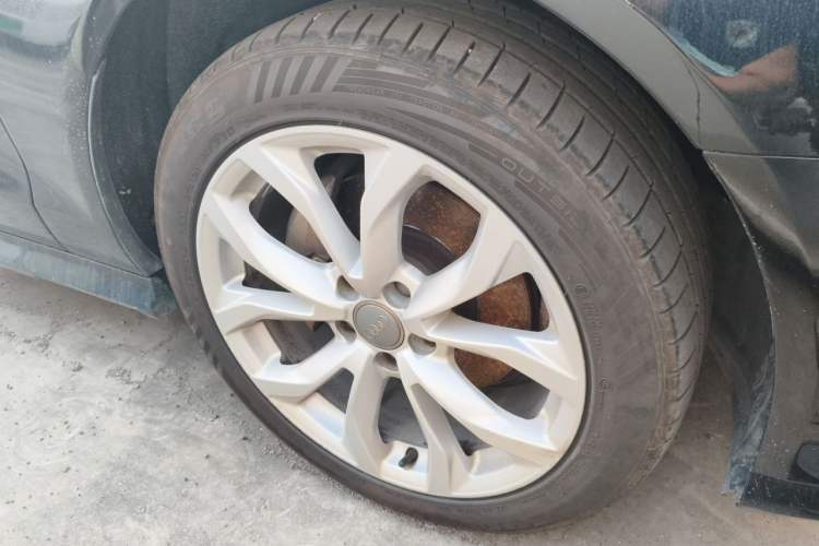 Used Audi A6L 2018 30th Anniversary Edition 35 TFSI Fashion Model Right Front Wheel Hub