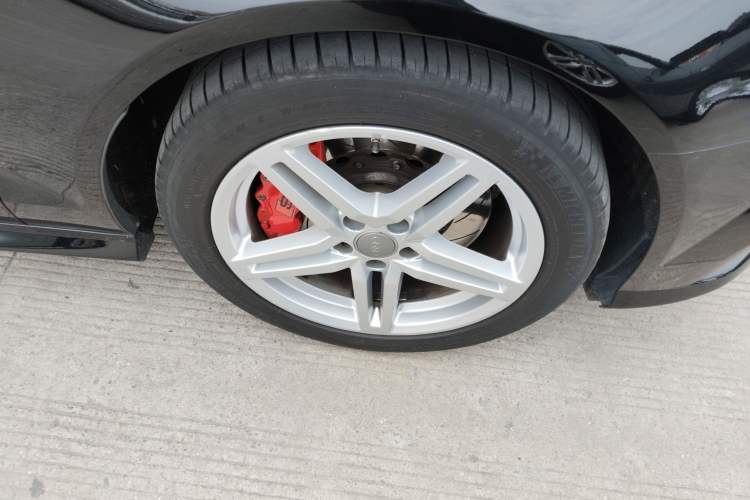 Used Audi A6L 2018 30 FSI Collector's Edition Right Front Wheel Hub