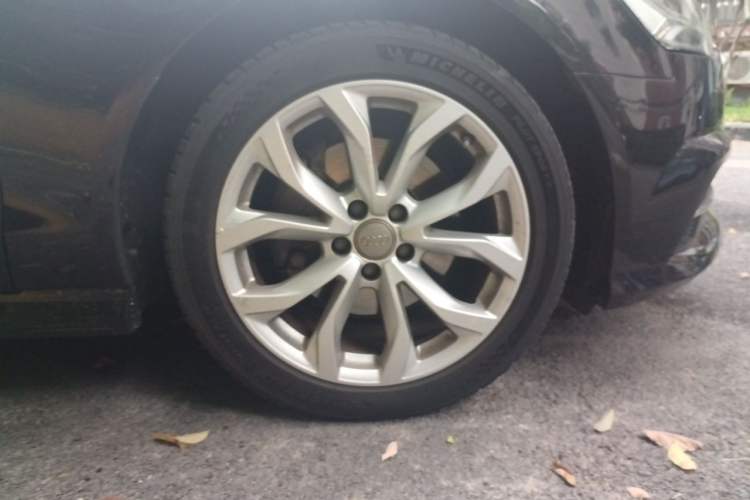 Used Audi A6L 2018 30th Anniversary Edition 35 TFSI Fashion Model Right Front Wheel Hub