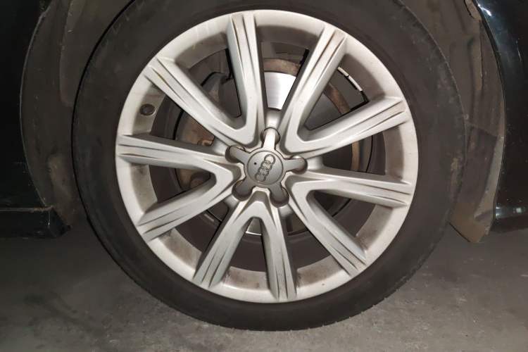 Used Audi A6L 2018 30th Anniversary Edition TFSI Trendy Model Right Front Wheel Hub
