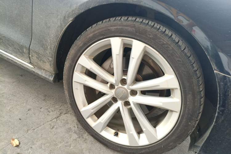 Used Audi A6L 2018 30th Anniversary Edition 35 TFSI Sport Edition Right Front Wheel Hub