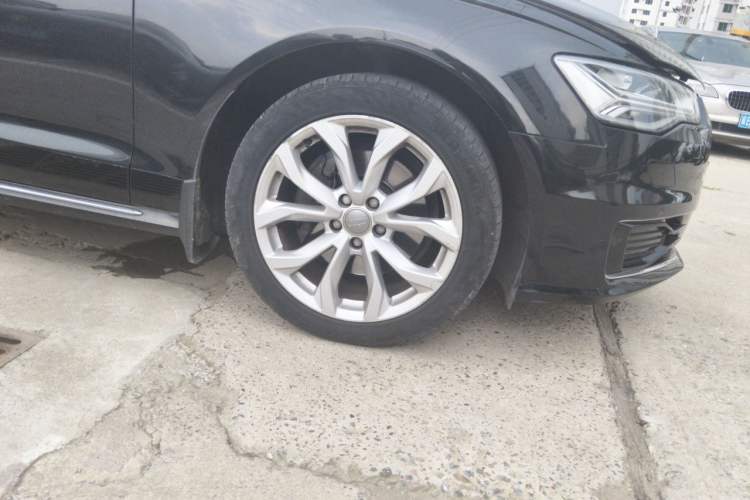 Used Audi A6L 2018 30th Anniversary Edition 35 TFSI Fashion Model Right Front Wheel Hub