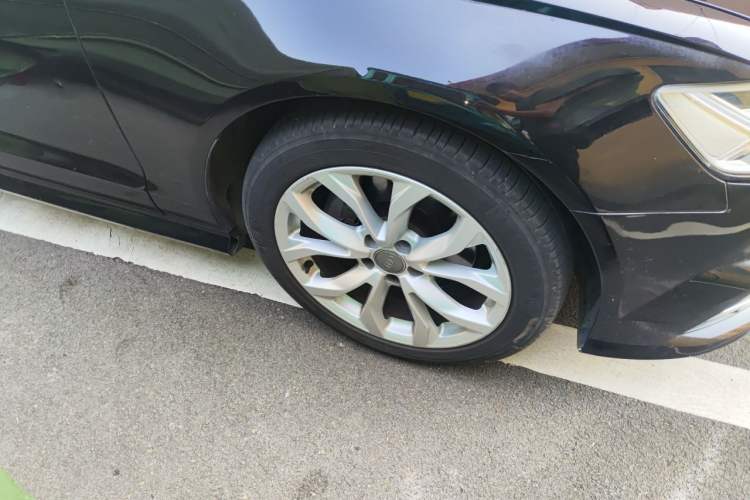 Used Audi A6L 2018 30th Anniversary Edition 35 TFSI Fashion Model Right Front Wheel Hub